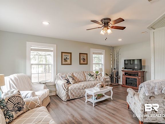 4th image of 610 Gulf Way Dr