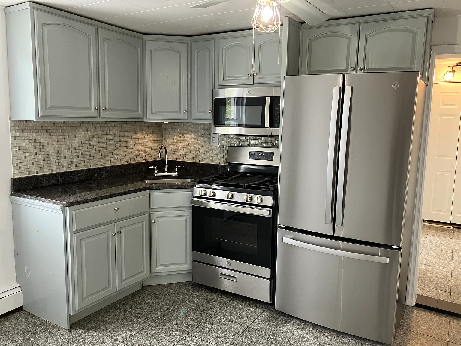 2 bed, 875 sqft, $2,700 — Photo 2