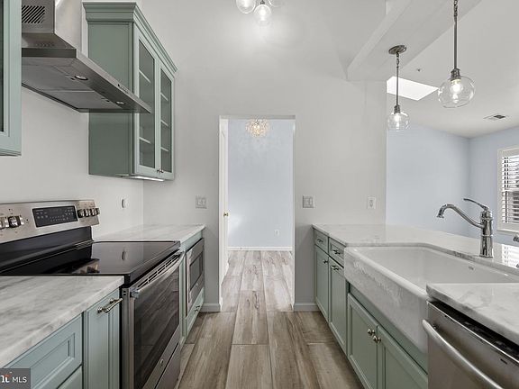 4th image of 2610 Camelback Ln APT 9