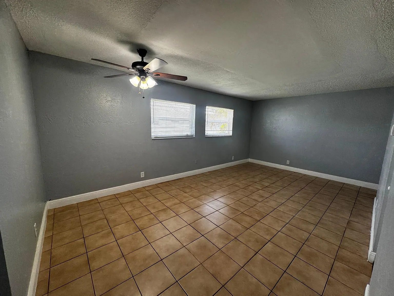 El Sol At Main Street 4061 #28 (Ellia Corp) - 516 — Photo 2