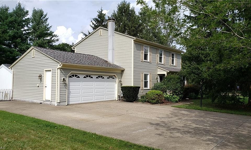 1st image of 517 Woodlake Dr