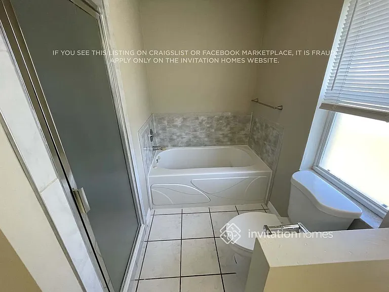 4228 SW 15th Pl — Photo 13