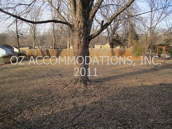 nice, established fenced yard