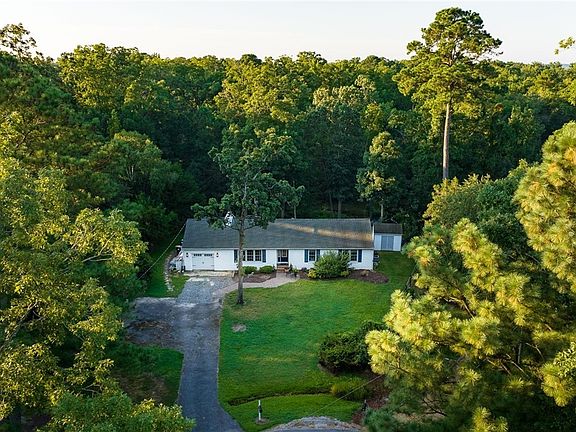 2nd image of 104 Lawnes Cir