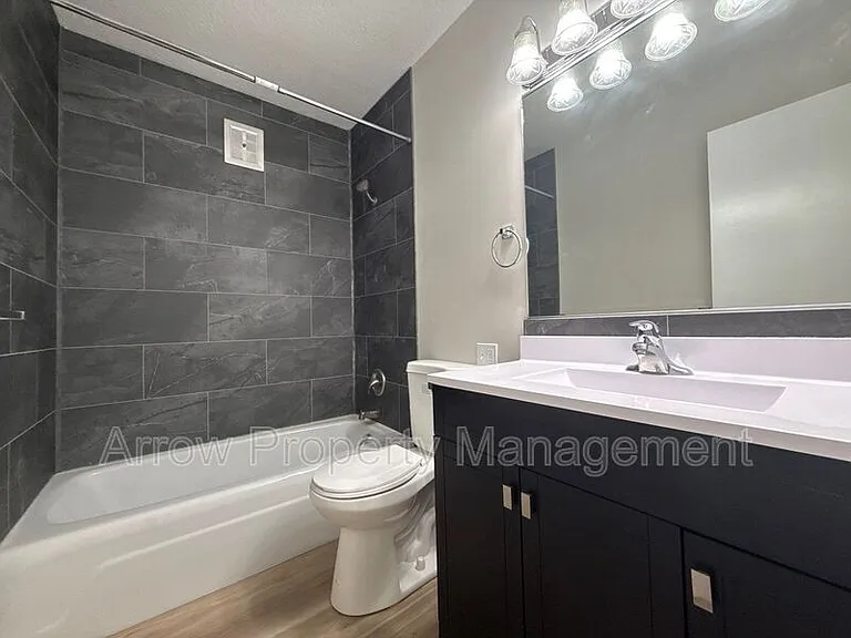 905 5th St #107 — Photo 4