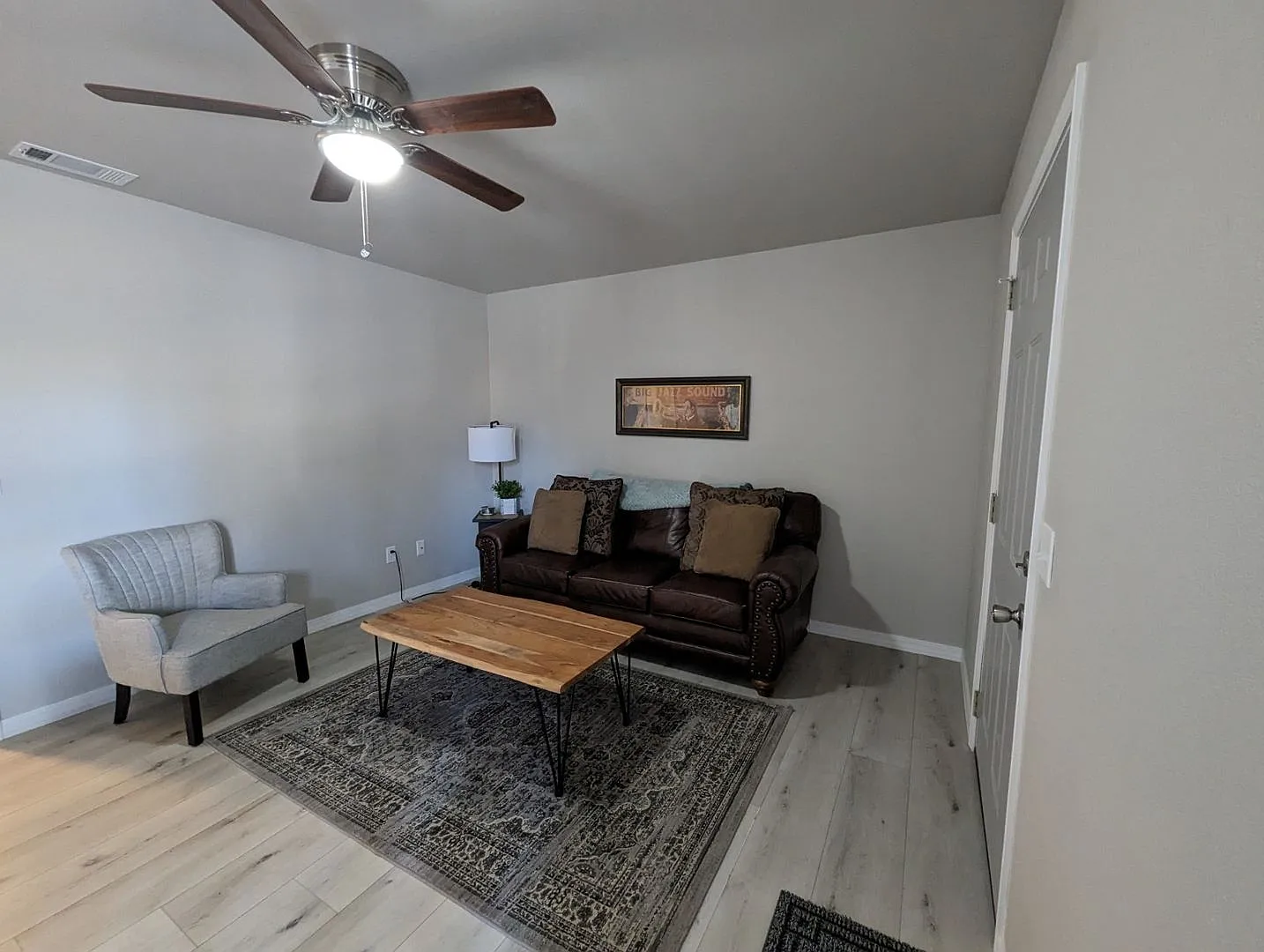 1 Bedroom/1 Bathroom Furnished Apartment in Batesville — Photo 2