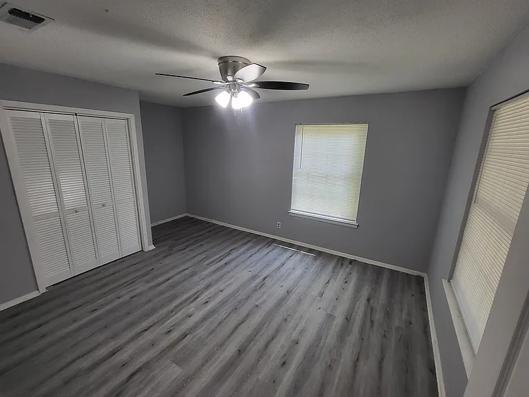 2441 Robert Burns Dr — Photo 13