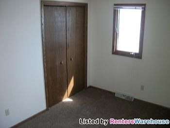 5th image of 914 10th Ave S