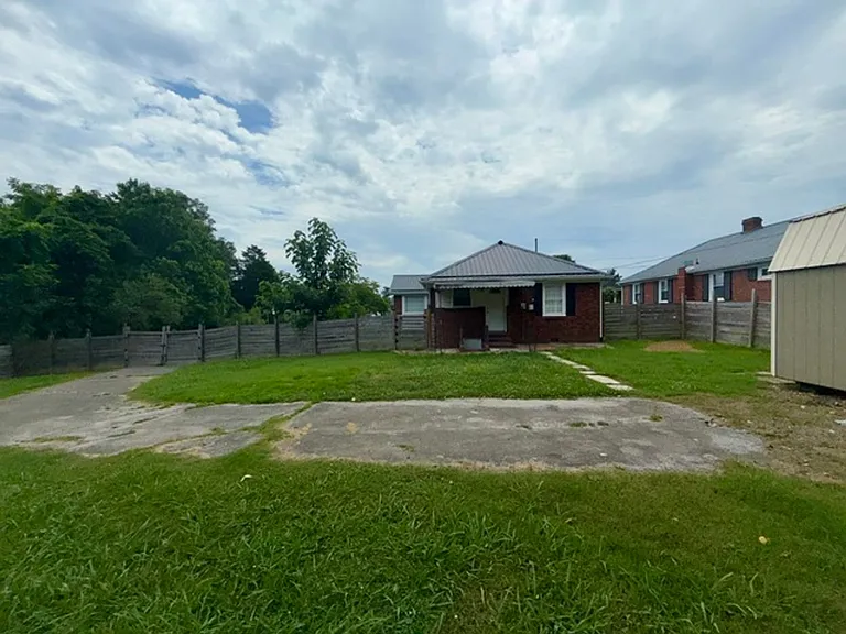 914 Birch St — Photo 17