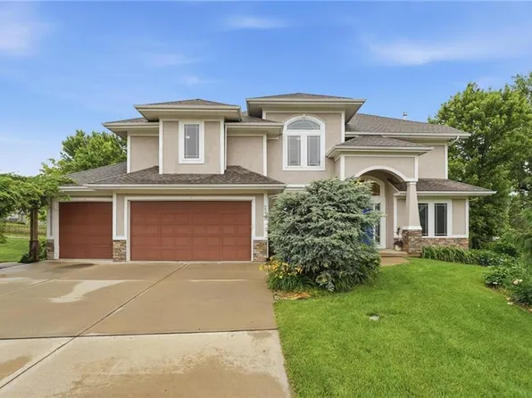 2910 NE Viewpark Pl, Lees Summit, MO 64086