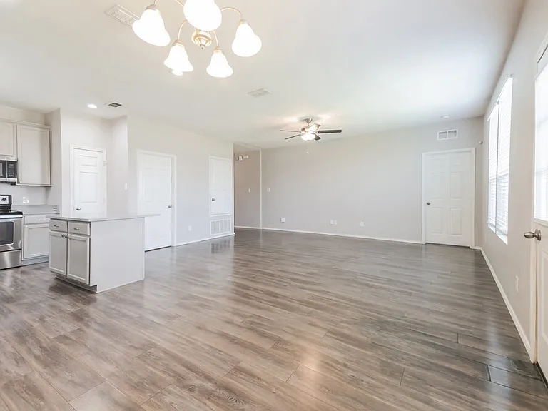 1724 Gayla Creek Dr — Photo 7