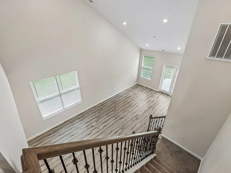 574 Becks Pl — Photo 14
