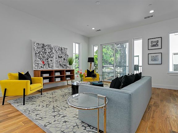 4th image of 2311 N Carroll Ave #1