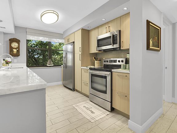 5th image of 950 Egret Cir APT 5411