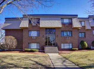 6 Hallmark Gdns APT 5, Burlington, MA 01803