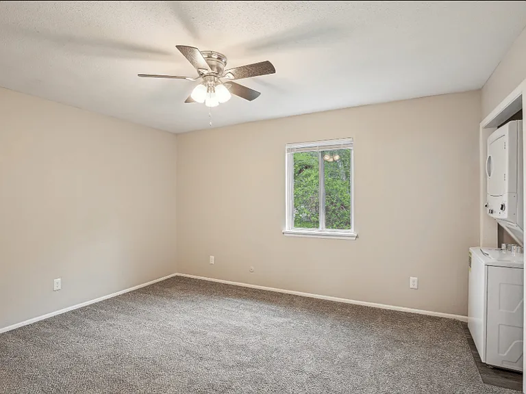 6823 N Broadway St — Photo 13