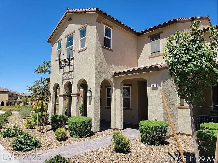 3 bed, 2.5 bath, 1920 sqft, $2,250 — Photo 2