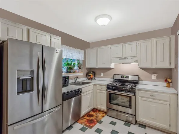 22 Feller Drive #22, Central Islip, NY 11722
