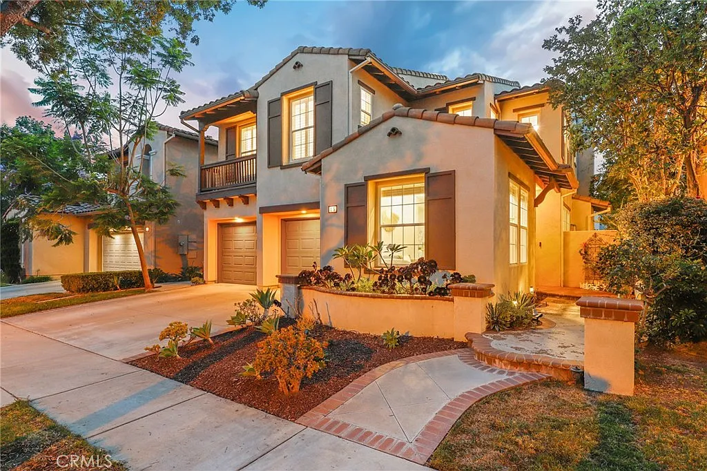 4 bed, 2.5 bath, 2113 sqft, $6,100 — Photo 1