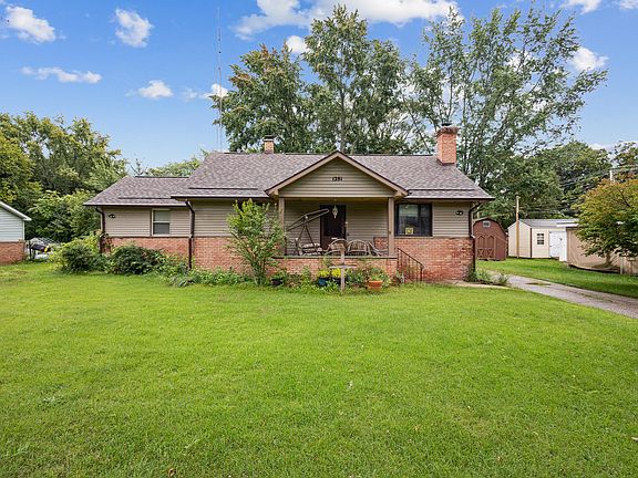 3rd image of 1281 Warren Ct