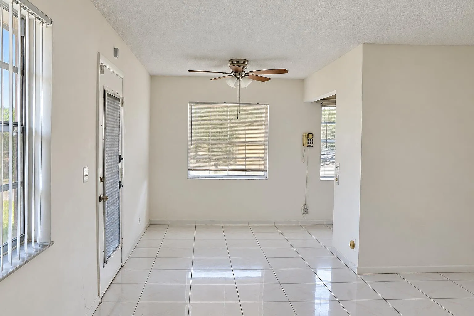 2 bed, 2.0 bath, 907 sqft, $1,700 — Photo 2