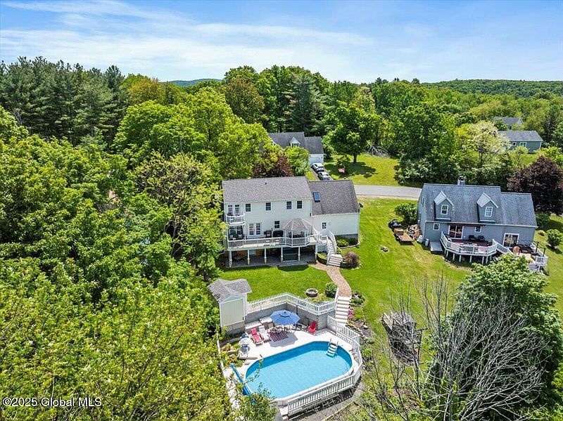 3rd image of 30 Overlook Court