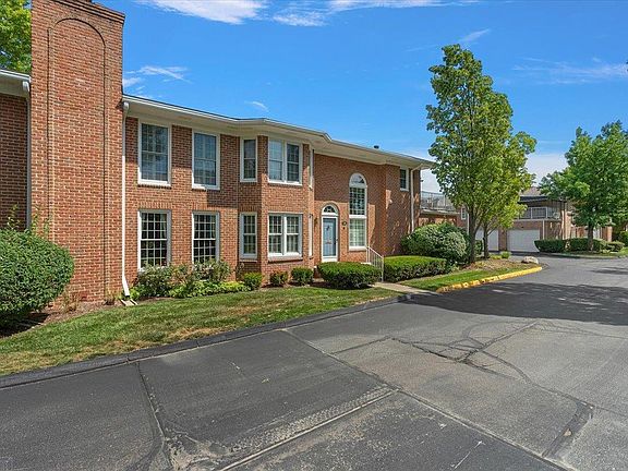 3rd image of 141 Windwood Pointe Rd