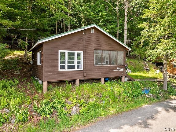 2nd image of 17 Sixth Lake Rd