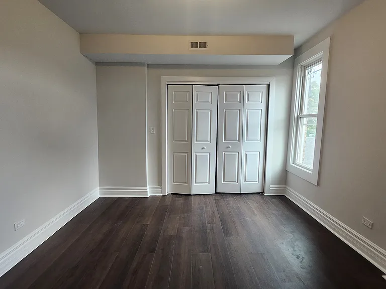 2330 W Erie St #2F — Photo 11