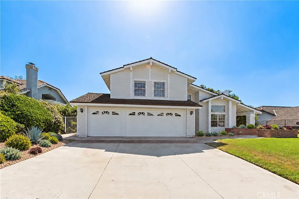 5 bed, 3.5 bath, 2605 sqft, $6,495 — Photo 1