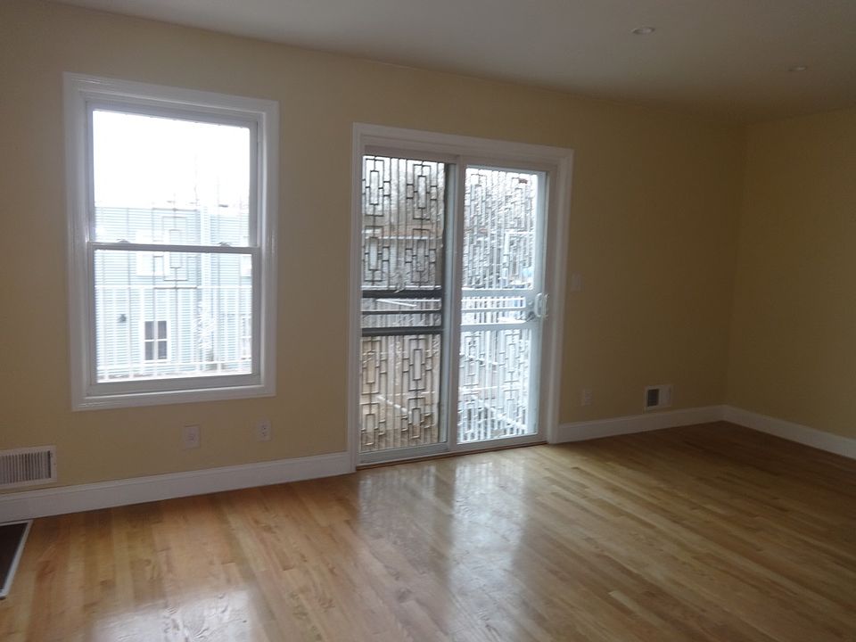 2nd image of 2060 Cicero Ave #2FAM