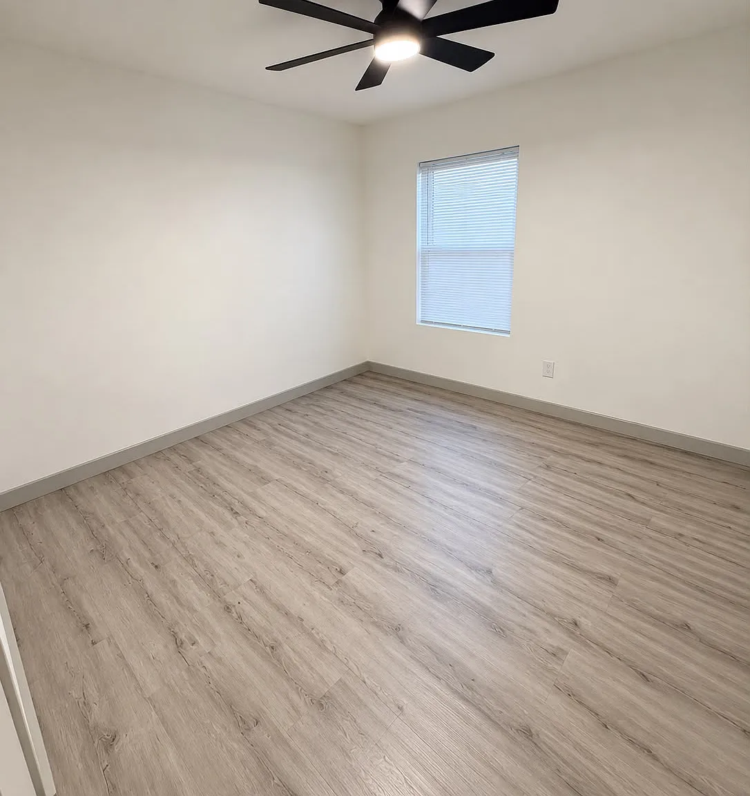 2 bed, 836 sqft, $1,685 — Photo 4