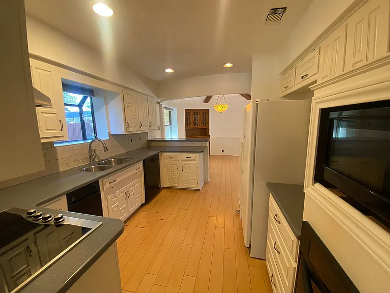 3616 Stagecoach Trl — Photo 7