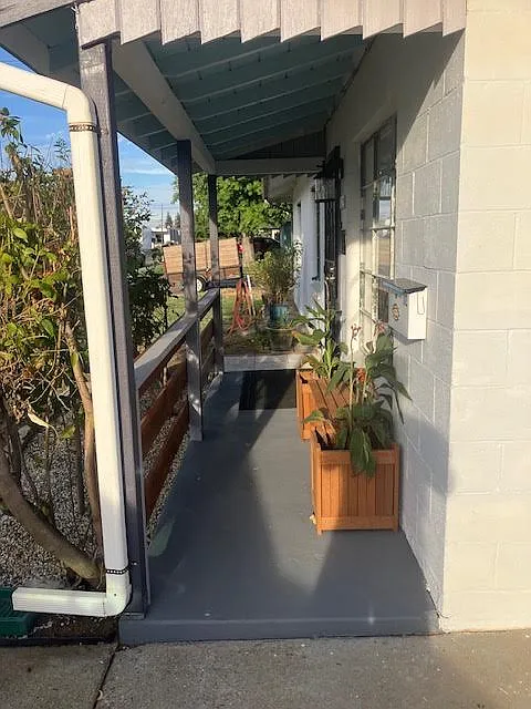 3 bed, 1090 sqft, $2,200 — Photo 3
