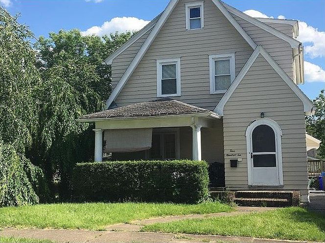 2nd image of 410 E Hillcrest Ave