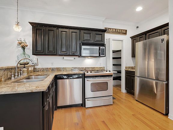4th image of 440 W Carolina St