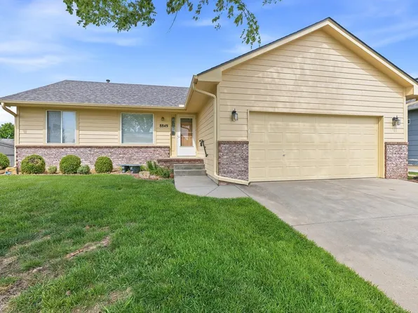 8849 N Hidden Ln, Valley Center, KS 67147