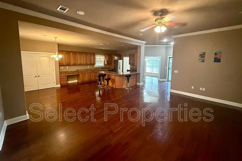 3 bed, 2.0 bath, 2125 sqft, $2,000 — Photo 3