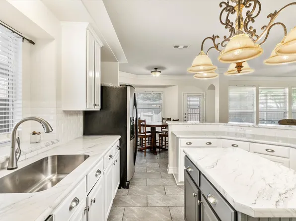 7121 Raintree Way, Denton, TX 76210