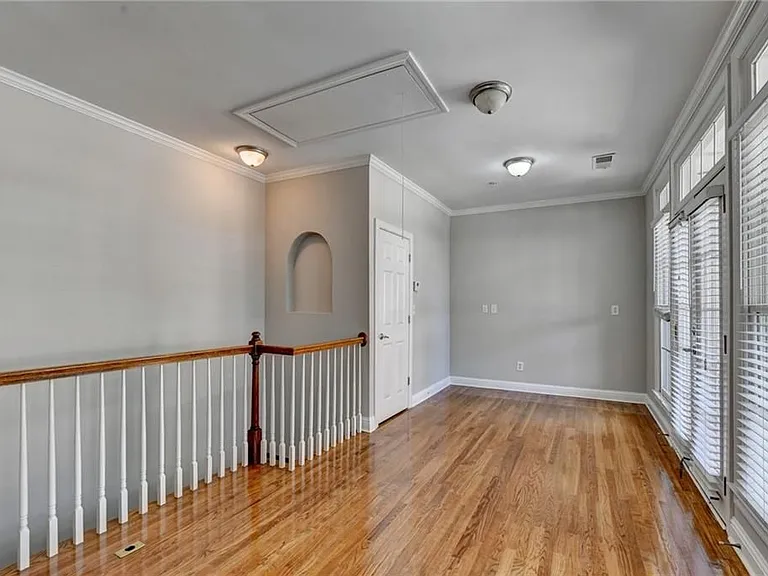 813 Clifton Heights Ln — Photo 45
