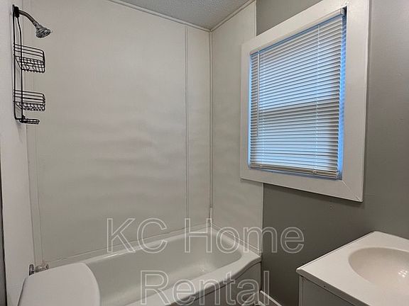 5th image of 1843 S Harris Ave