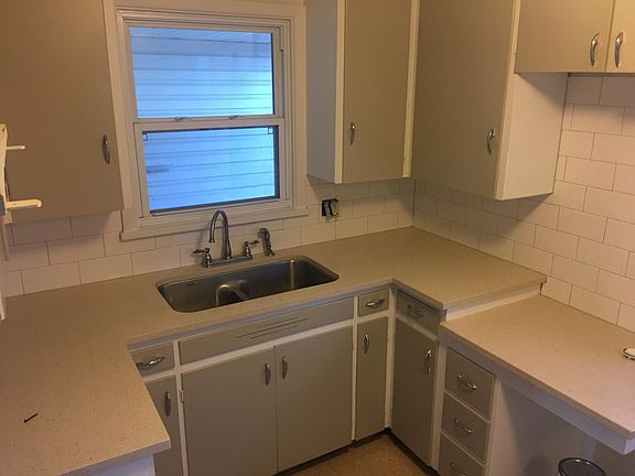 Quarts Counter-Tops, Subway tile backsplash, Deep Stainless