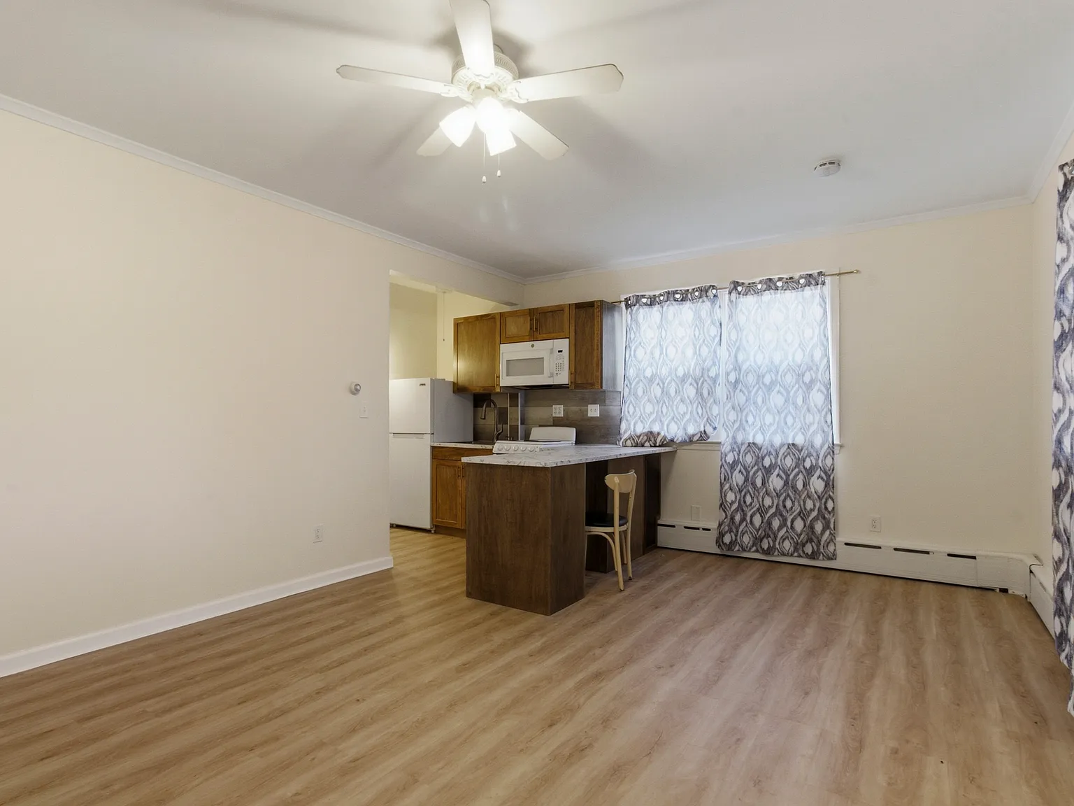 Studio, 250 sqft, $1,700 — Photo 3