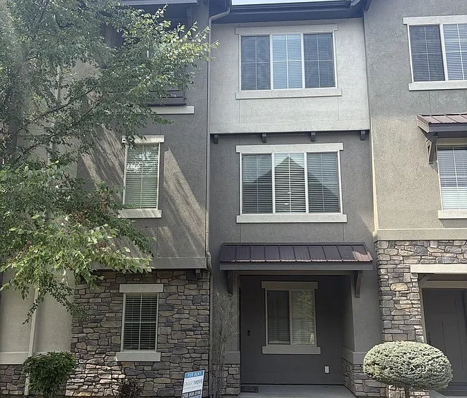 3272 E Front Runner Ln — Photo 1