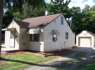 810 E Coffren St, Greenville, MI 48838