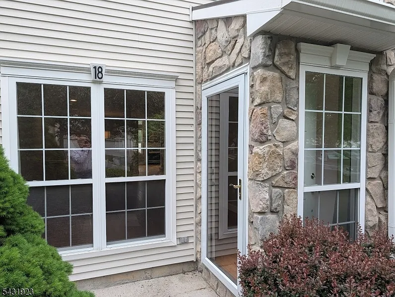 Building Photo - 18 Dorchester Dr