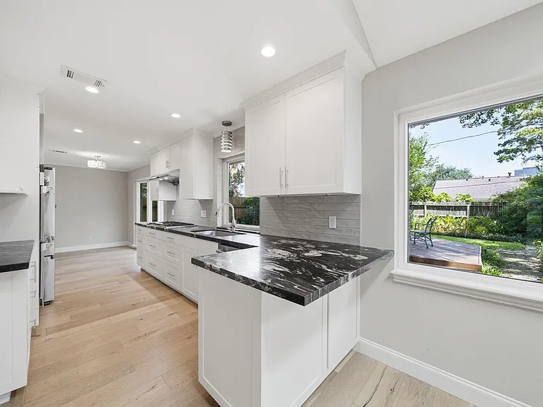 14110 Barryknoll Ln — Photo 23
