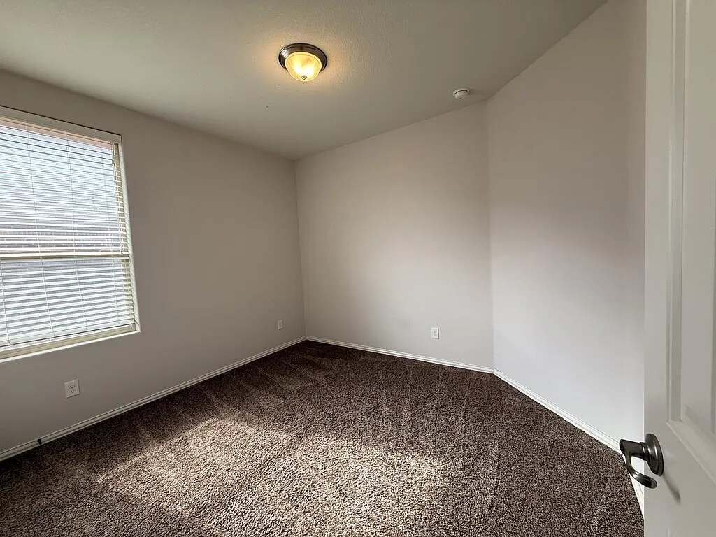 3 bed, 2.0 bath, 1844 sqft, $2,700 — Photo 3