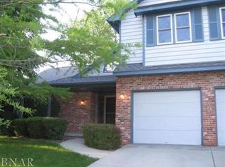10 Harbor Pointe Cir, Bloomington, IL