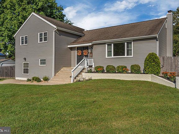 2nd image of 7 Surrey Ct